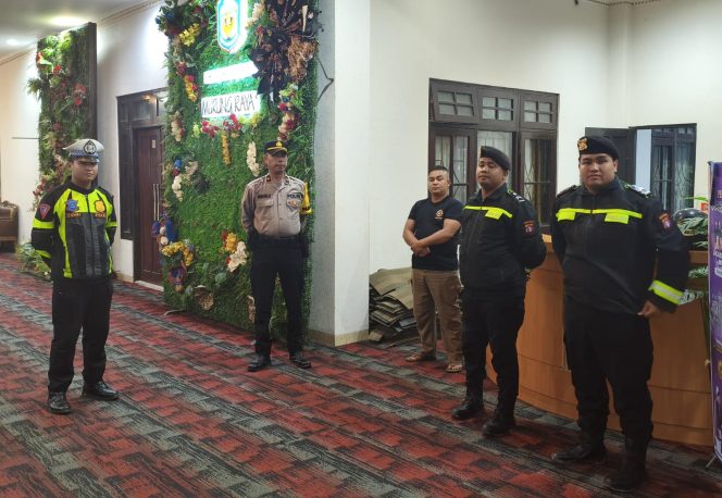 
					Pastikan Situasi Tetap Aman Dan Kondusif, Polres Murung Raya Patroli Di Kantor Bupati