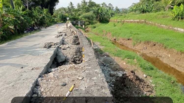 BBWS Citanduy Lakukan Rehabilitasi Tanggul Sungai di Desa Kalijeruk untuk Cegah Longsor Susulan