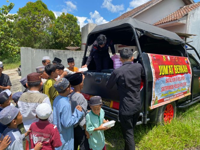 
					Ringkasan Kegiatan: Aksi Jumat Berkah Brimob Kalteng