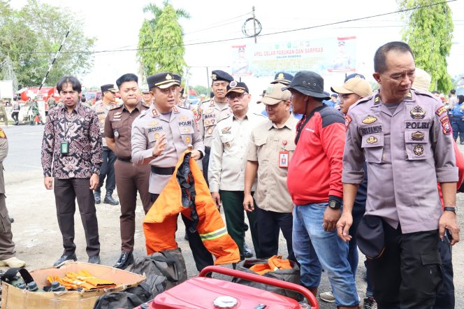 
					Penanggulangan Karhutla, Kapolres Barsel Pimpin Apel Gelar Pasukan dan Sarpras