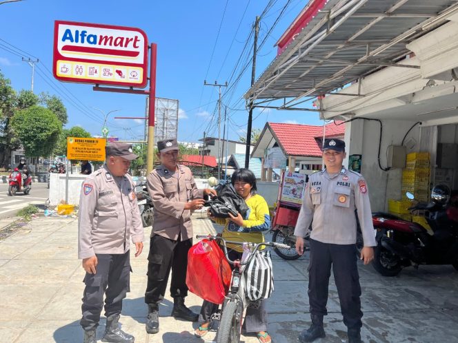 
					Polres Barito Utara Salurkan Baksos dalam Jum’at Peduli, Perkuat Kamtibmas Kondusif