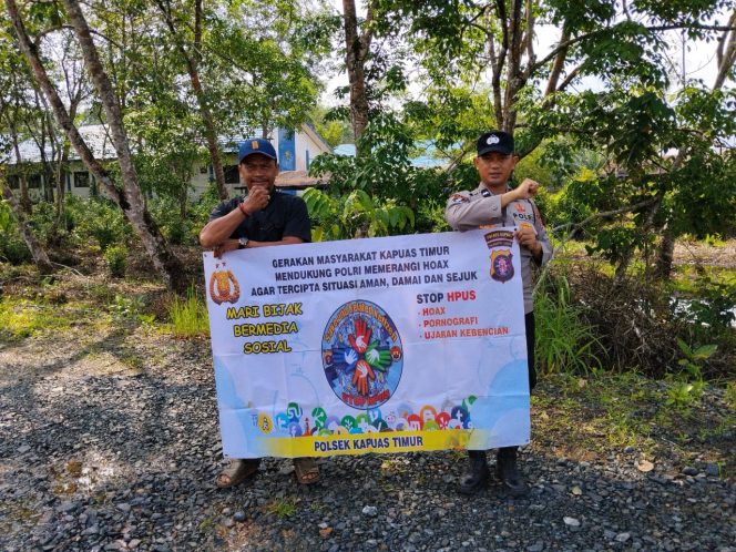 
					Putus Penyebaran Berita Hoax, Polsek Kapuas Timur Sampaikan Stop Hoax Kepada Warga Masyarakat dan Bijak dalam Menerima dan Menyampaikan Informasi