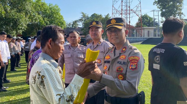 Rangkul Elemen Masyarakat, Polres Way Kanan Gelar Apel Sabuk Kamtibmas dan Bagikan Kentongan
