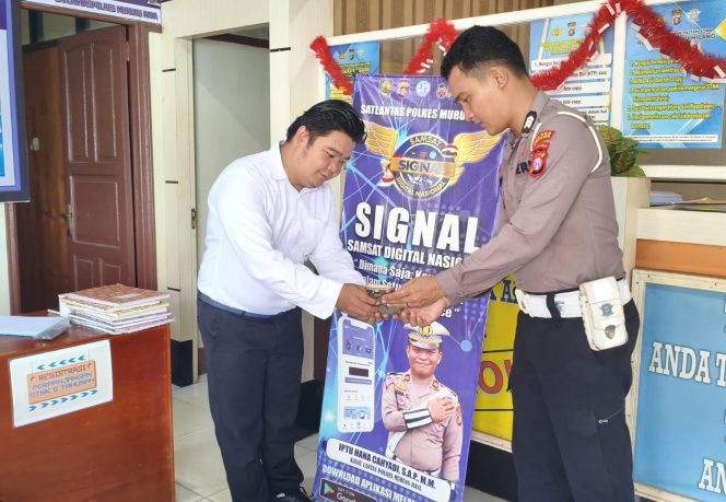 
					Samsat Murung Raya Layani Pemohon Administrasi Bayar Pajak Dengan Humanis Lewat Polantas Menyapa