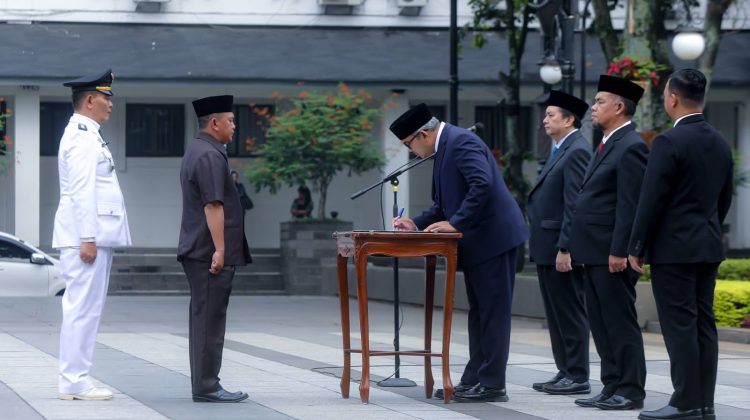 Lantik 169 Pejabat, Wali Kota Ingatkan Integritas dan Sinergi Pelayanan Publik