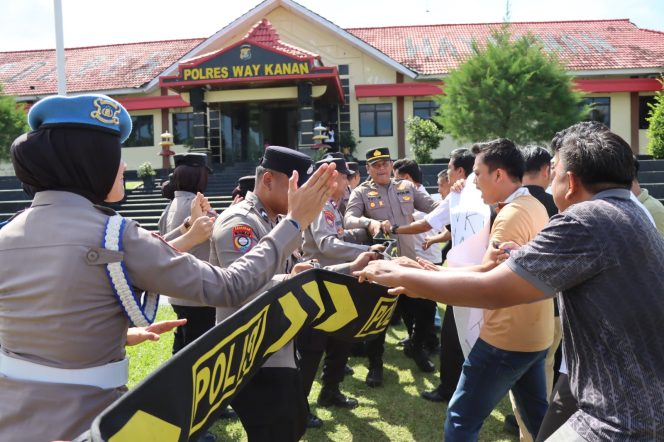 
					Jelang May Day, Polres Way Kanan Gelar Latihan Dalmas Tingkatkkan Kemampuan Personel