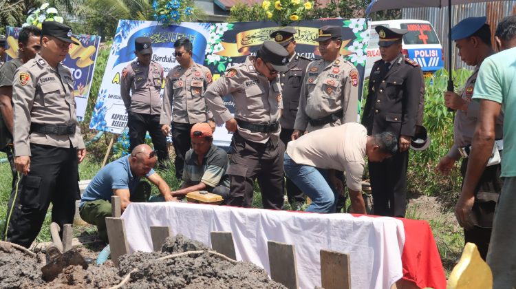 Polres Kotim Gelar Upacara Pemakaman Kedinasan Aiptu Suyanto sebagai Penghormatan Terakhir