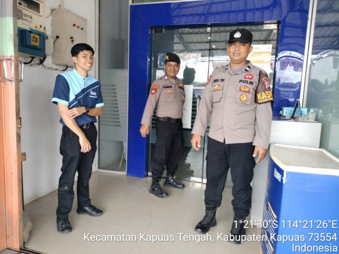 
					Personil Polsek kapuas tengah laksanakan Patroli Rutin ke bank BRI unit Pujon.