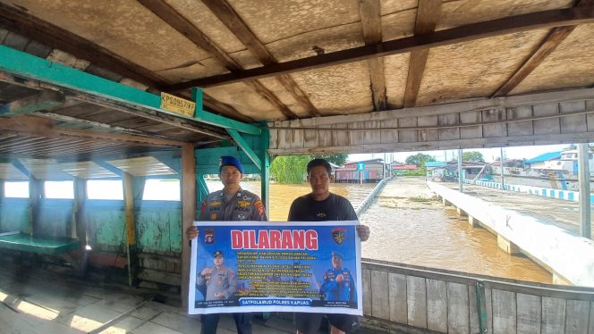 
					Cegah Illegal Fishing, Satpolairud Polres Kapuas Imbau Hal Ini Pada Warga Pesisir DAS Kapuas.