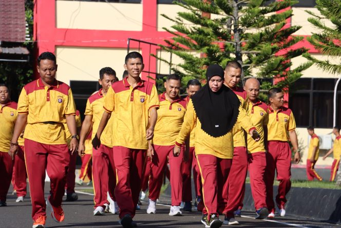 
					Jaga Kebugaran, Personel Polres Kapuas Laksanakan Olahraga di Dalam Mako