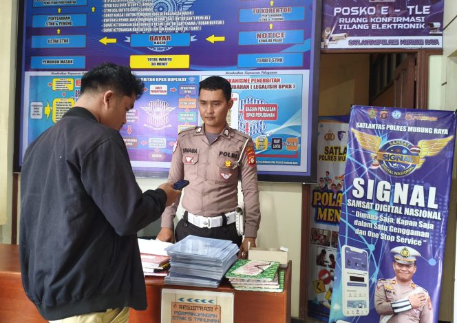 
					Samsat Murung Raya Layani Pemohon Administrasi Bayar Pajak Lewat Polantas Menyapa