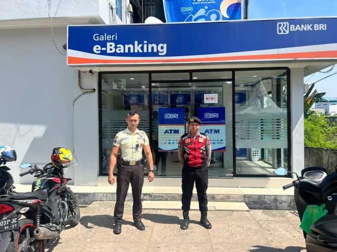 
					Jaga Kamtibmas Tetap Aman, Personel Satsamapta Polres Barsel patroli Obvit Bank