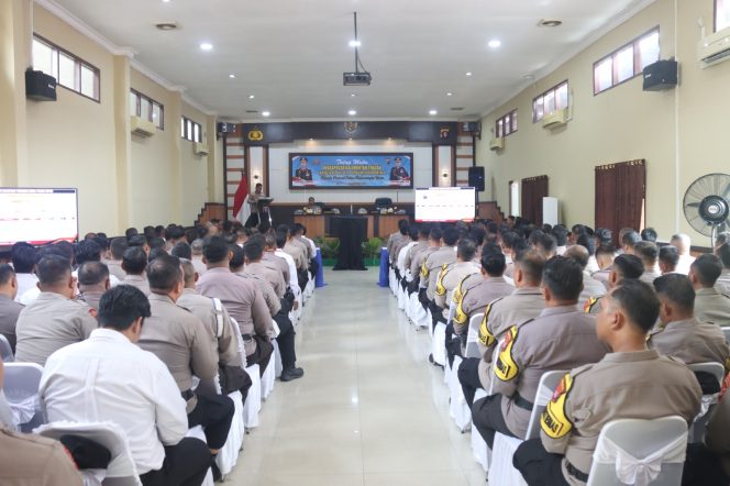 
					Tingkatkan Profesionalitas, Wakapolda Kalteng Berikan Arahan Strategis Kepada Personel Polres Kotim
