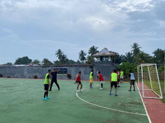 
					Blok A Tumbangkan Blok E 4-1 di Laga Lanjutan Turnamen Futsal Rutan Manna