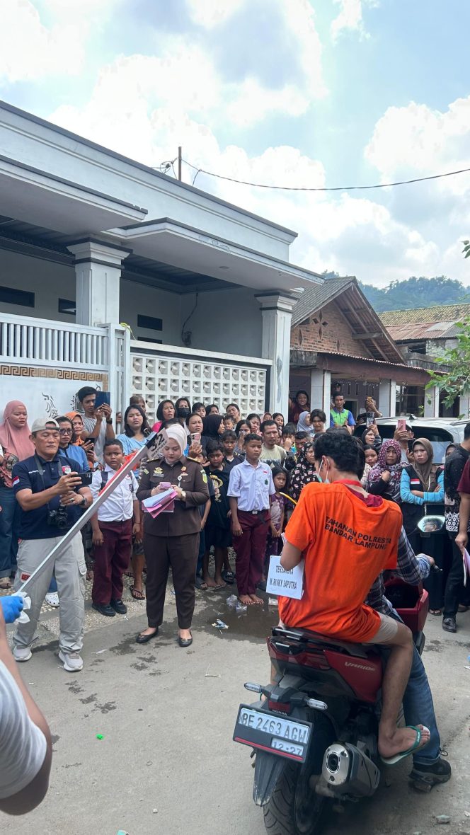 
					Pelaku Jalani 34 Adegan Rekonstruksi Pembunuhan Muncikari Eks Lokalisasi Panjang 