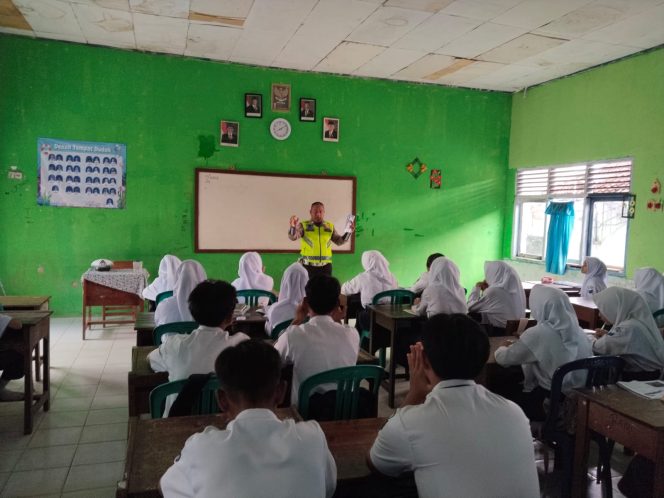 
					Police Goes To School di Baradatu, Satlantas Polres Way Kanan Ajak Pelajar Tingkatkan Kesadaran Berlalulintas