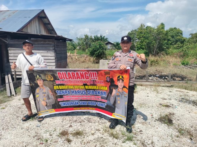 
					Personil Polsek kapuas tengah Rutin lakukan imbauan larangan  karhutla kepada masyarakat.