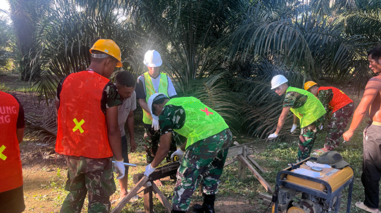 Anyaman Besi Jembatan Garuda Mulai Dibentuk, Gotong Royong TNI dan Warga Kian Solid
