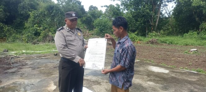 
					Personel Polsek Basarang Himbau Maklumat Polda Kalteng Dengan Warga Di Wilayah Hukumnya
