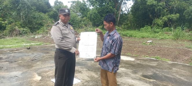 
					Personel Polsek Basarang Himbau Maklumat Polda Kalteng Dengan Warga Di Wilayah Hukumnya