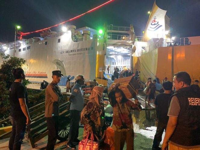 
					Pastikan Keamanan Penumpang, Personel Posyan Pelabuhan Panglima Utar Amankan Keberangkatan Penumpang