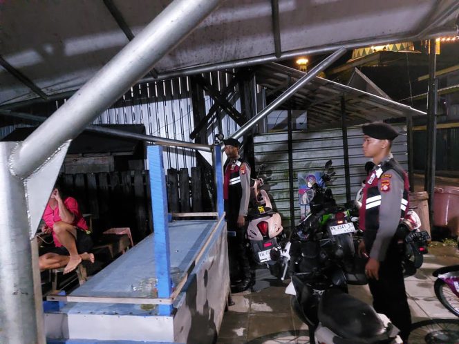 
					Jaga Keamanan, Personel Polres Sukamara Pantau Aktivitas di Pelabuhan Speed Boat