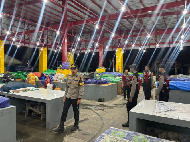 
					Piket Pamapta Polres Sukamara Laksanakan Patroli R4 di Pasar Saik