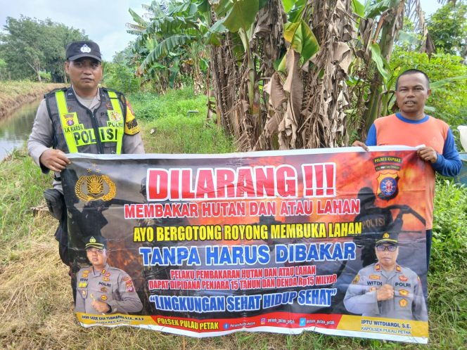 
					DALAM UPAYA PENCEGAHAN KEBARAN HUTAN DAN LAHAN, PERSONEL POLSEK PULAU PETAK SOSIALISASIKAN SANKSI PIDANA PELAKU KARHUTLA KE MASYARAKAT KECAMATAN PULAU PETAK