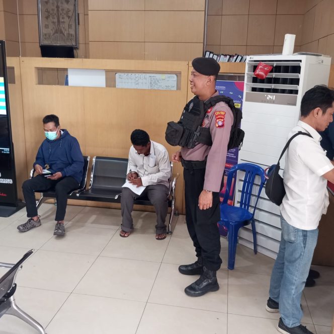 
					**Pengamanan Ketat Bank Kalteng Tamiang Layang, Transaksi Nasabah Berjalan Aman dan Lancar**