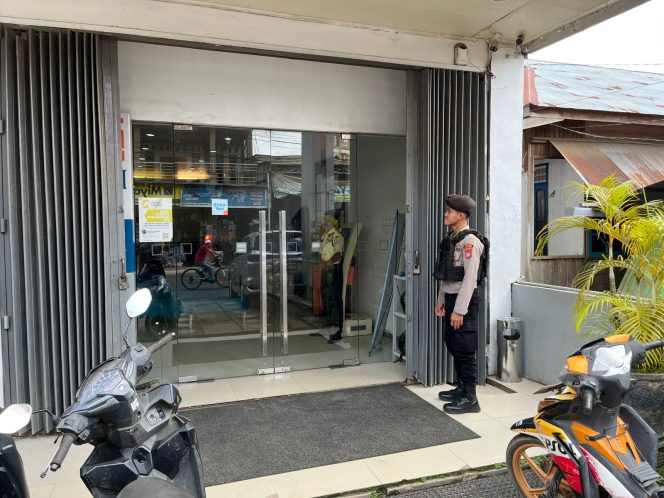 
					**Hadir Beri Rasa Aman, Sat Samapta Polres Bartim Amankan Aktivitas Perbankan di Ampah**