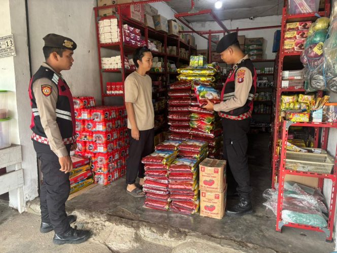 
					**Tim Patroli Presisi Polres Bartim Pantau Ketersediaan Bapokting di Toko Sembako Berkah Abadi**
