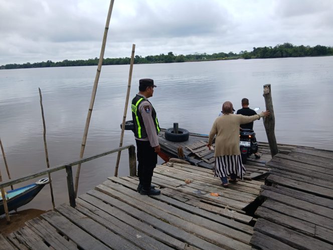 
					PERSONIL POLSEK PULAU PETAK LAKSANAKAN PATROLI DIALOGIS KE DESA-DESA WILAYAH KECAMATAN PULAU PETAK