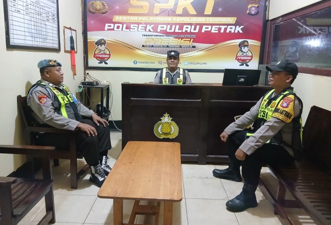 
					POLSEK PULAU PETAK LAKSANAKAN KEGIATAN SIAGA MAKO PADA MALAM HARI GUNA CIPTAKAN SITUASI AMAN