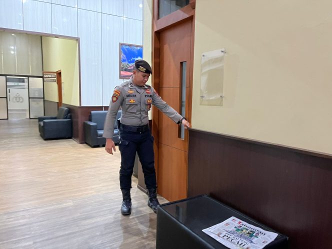 
					Satsamapta Polres Bartim Patroli Mako Sasar Pintu Kantor Wakapolres