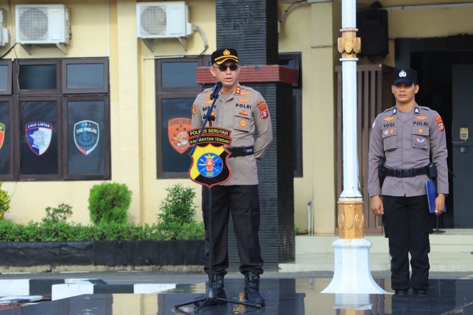 
					KAPOLRES SERUYAN TEKANKAN HUMANIS DAN TOLAK PUNGLI DALAM APEL JAM PIMPINAN