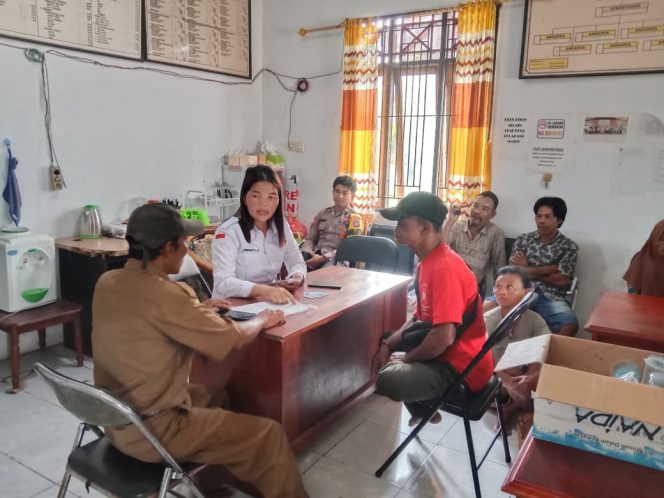 
					VERIFIKASI KARTU HUMA BETANG DI DESA AYAWAN, BHABINKAMTIBMAS TURUN KAWAL PROGRAM BANSOS