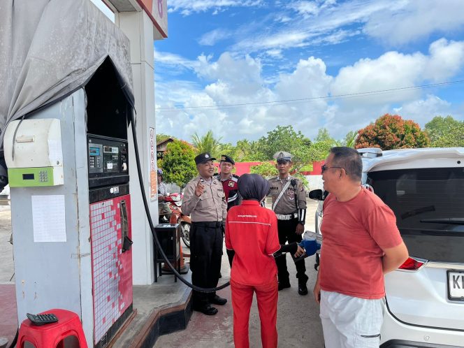 
					PATROLI PRESISI DIALOGIS POLRES SERUYAN DI SPBU PERSIL RAYA, CEGAH PENYALAHGUNAAN BBM BERSUBSIDI