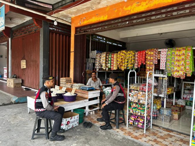 
					*Pantau Bakponting Jelang Paskah, Tim Patroli Presisi Sambangi Toko Sembako Humaira*