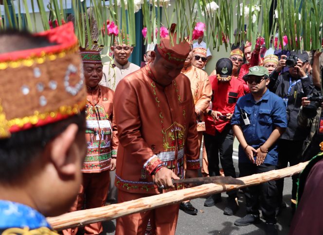 
					Kapolres Kapuas Hadiri Ritual Laluhan Warnai Hari Jadi ke-220 Kuala Kapuas, Wujud Pelestarian Budaya dan Kebersamaan