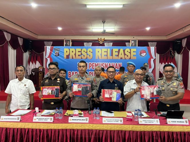 
					**Perang Terhadap Narkoba! 66,7 Gram Sabu Dimusnahkan di Bartim, Tiga Tersangka Jadi Saksi**
