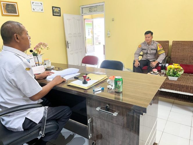 
					Perkuat Sinergi, Bhabinkamtibmas Pangkalan Banteng Sambangi Kades Sampaikan Pesan Kamtibmas Situasi aman kondusif