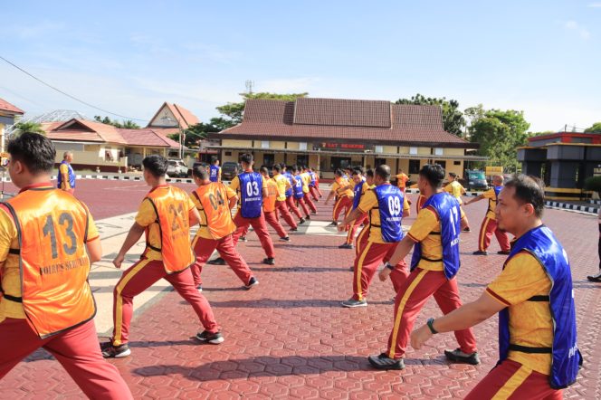 
					KABAG OPS POLRES SERUYAN PIMPIN LANGSUNG LATIHAN BELADIRI POLRI