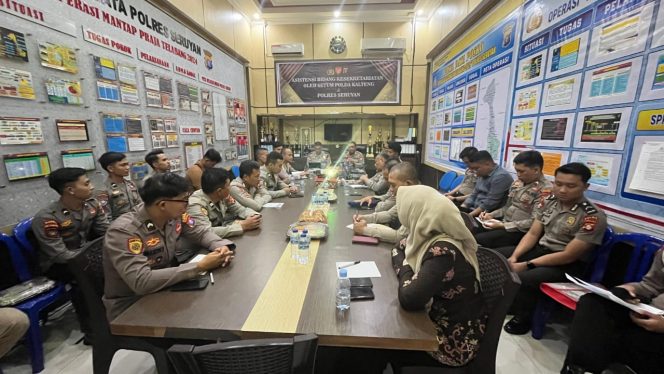 
					KASETUM POLDA KALTENG PIMPIN ASISTENSI BIDANG KESEKRETARIATAN DI POLRES SERUYAN