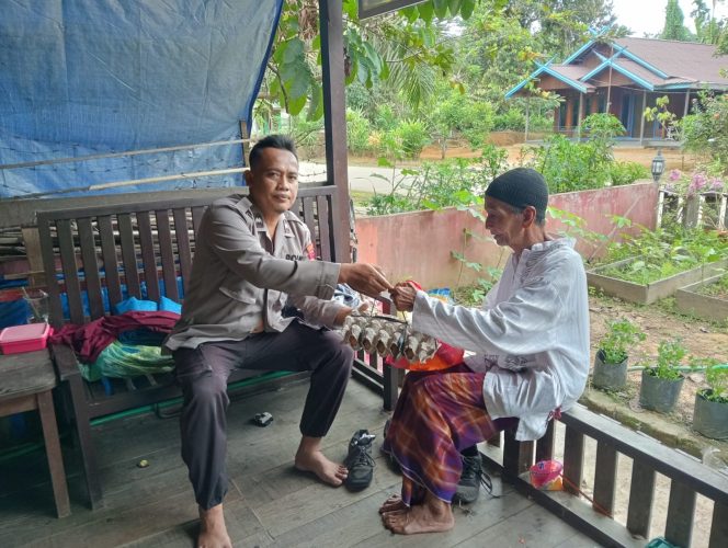 
					POLSEK SERUYAN TENGAH BERBAGI SESAMA, BANTU WARGA RT 08 RANTAU PULUT