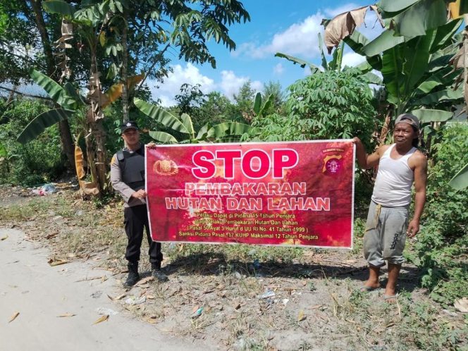 
					Cegah Karhutla, Bhabinkamtibmas Pangkalan Banteng Sosialisasikan Maklumat Kapolda Kalteng ke Warga