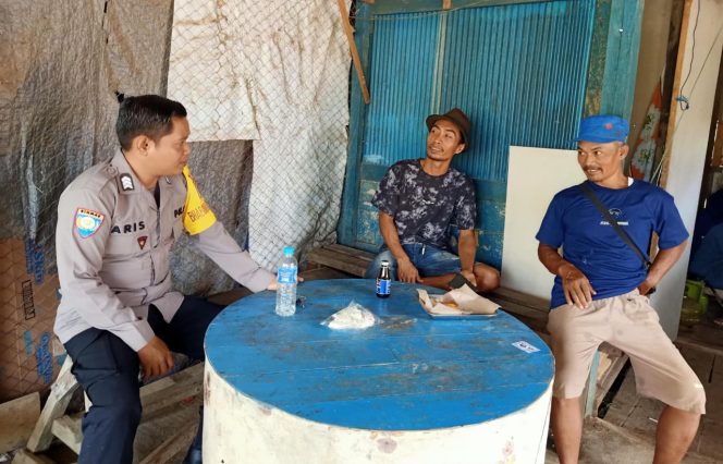 
					Perangi Berita Bohong, Polsek Kahulut Edukasi Warga agar Bijak Menyerap Informasi