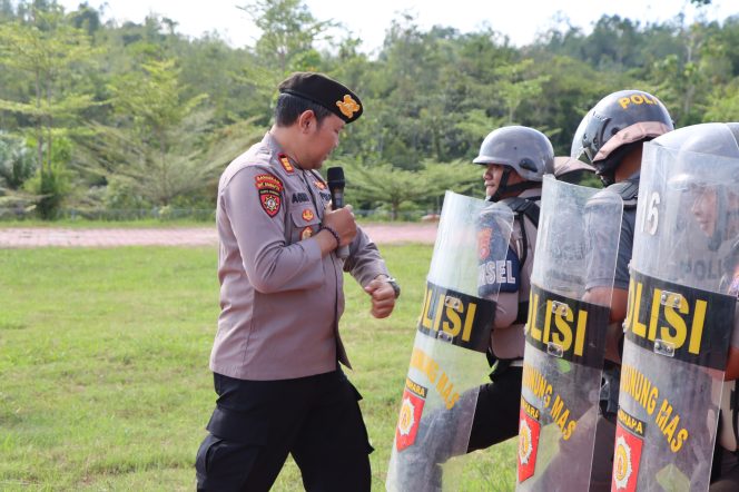 
					Perkuat Kesiapsiagaan, Personel Polres Gunung Mas Asah Kemampuan Pengendalian Massa