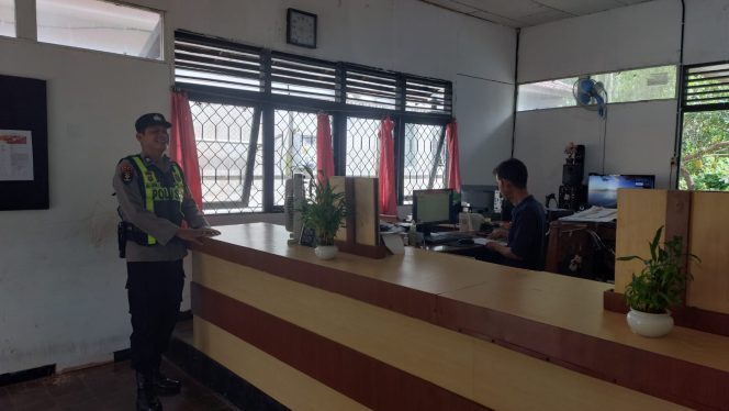 
					Antisipasi Gangguan Kamtibmas Di Wilkum Polsek Kapuas barat, Personil Polsek Kapuas Barat Patroli Obyek Vital