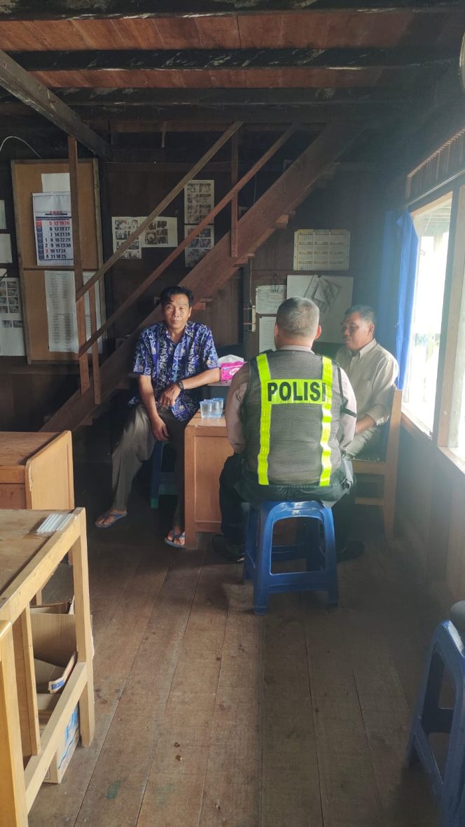 
					Polsek Kapuas Barat Gelar Patroli Dialogis Ajak Warga Jaga Kamtibmas