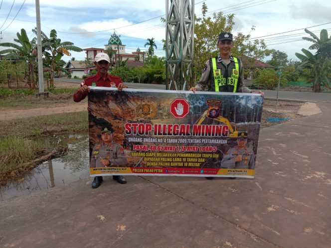 
					PERSONEL POLSEK PULAU PETAK LAKSANAKAN SOSIALISASI ILEGAL MINING KE MASYARAKAT GUNA PENCEGAHAN TAMBANG LIAR DI WILAYAH KECAMATAN PULAU PETAK